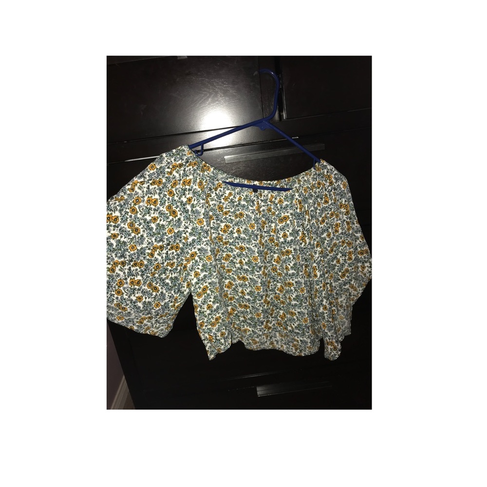 did the shoulder lower blouse